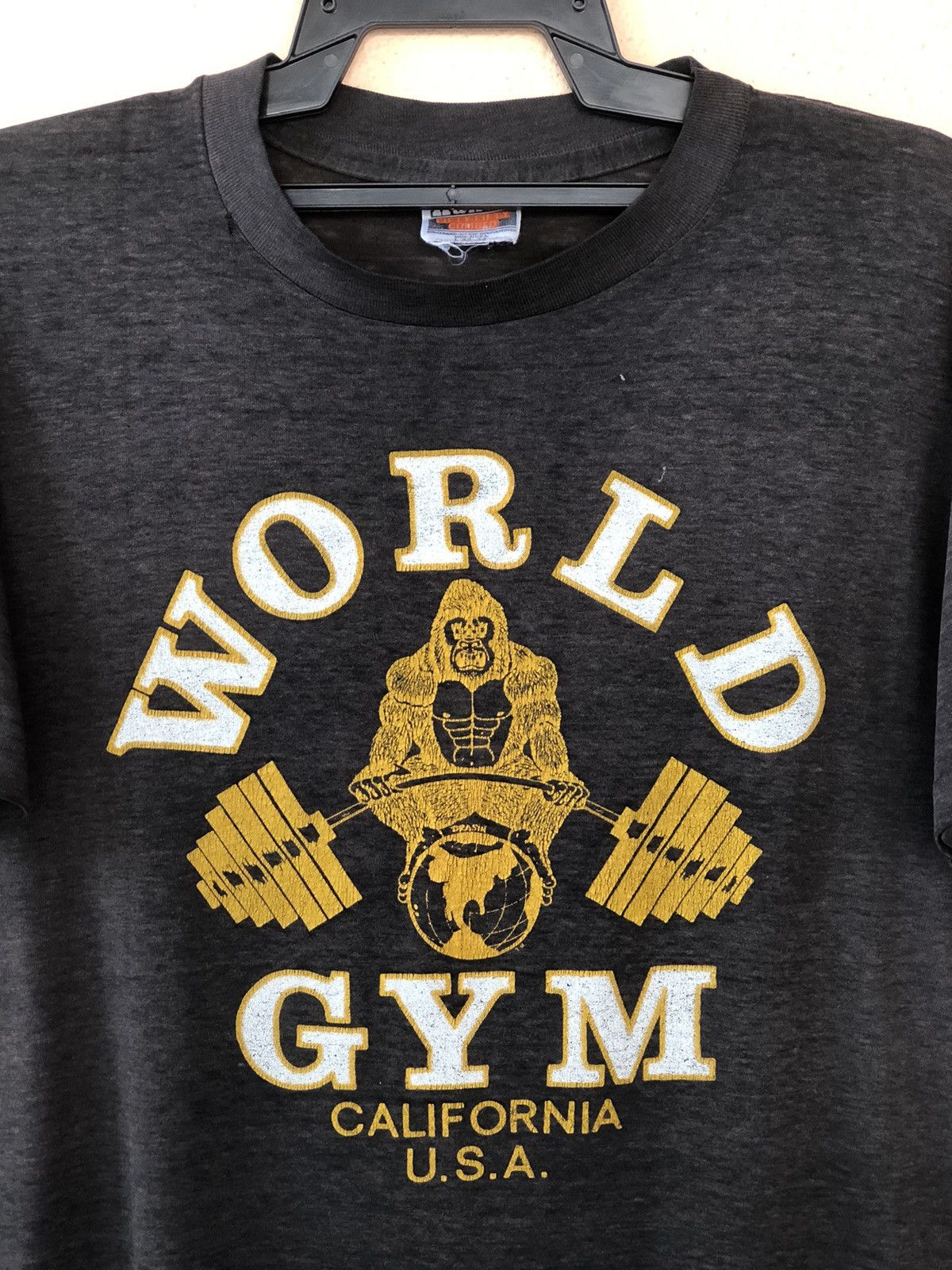 Vintage Vintage 80s WORLD GYM Paperthin Tee Size US L / EU 52-54 / 3 - 3 Thumbnail