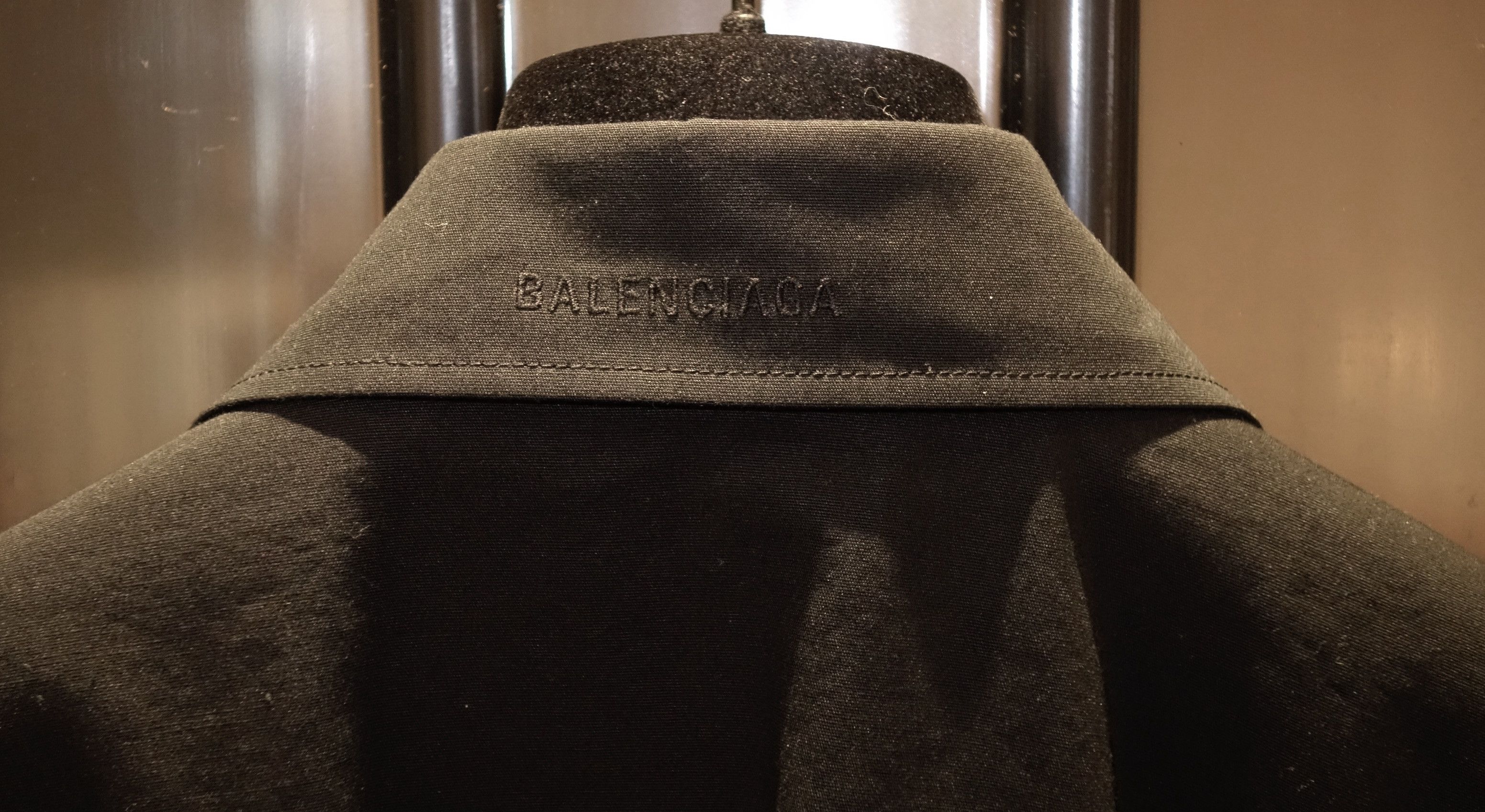 Balenciaga '360 Degree' Winter 022 oversized button down shirt Size US XL / EU 56 / 4 - 4 Thumbnail