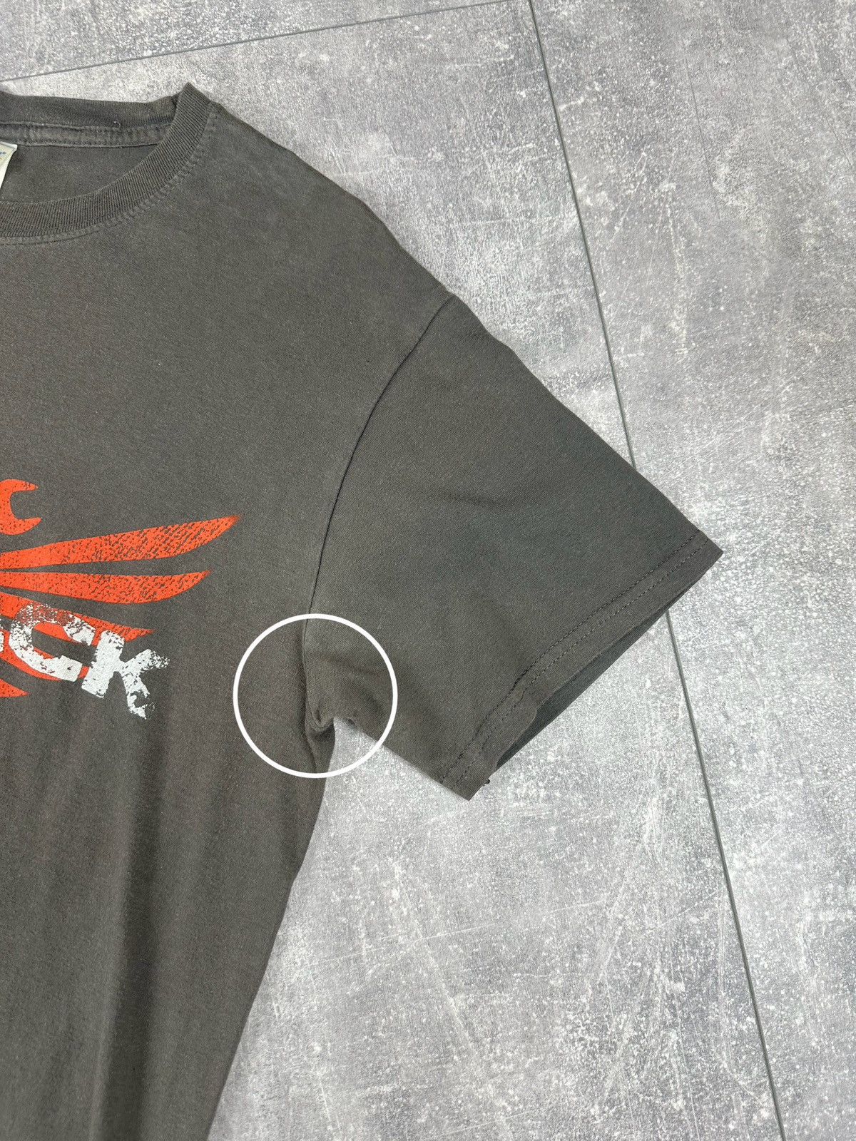 Gildan Nickelback Vintage 2012 Tour Band T-Shirt Here And Now Size US M / EU 48-50 / 2 - 6 Thumbnail