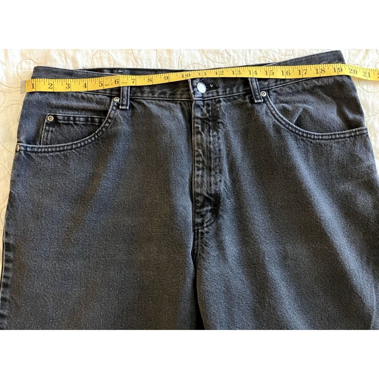 Wrangler VINTAGE Wrangler Authentic Jeans Mens 38x34 Black Cotton Regular 5-Pocket 32in Inseam Straight Jeans Mens Black Cotton Wrangler Authentic Jeans 38x34 Size US 38 / EU 54 - 5 Thumbnail