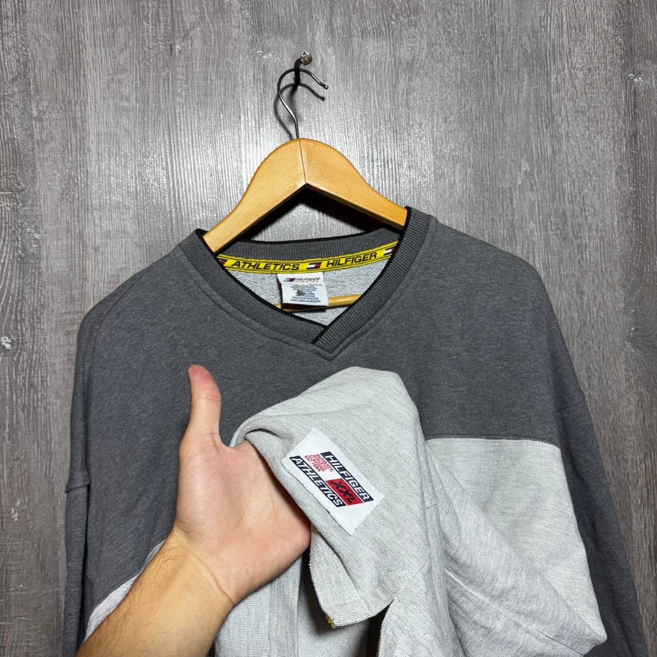 Tommy Hilfiger Vintage Tommy Hilfiger Big Logo Sweatshirt 90s Size US XL / EU 56 / 4 - 4 Thumbnail