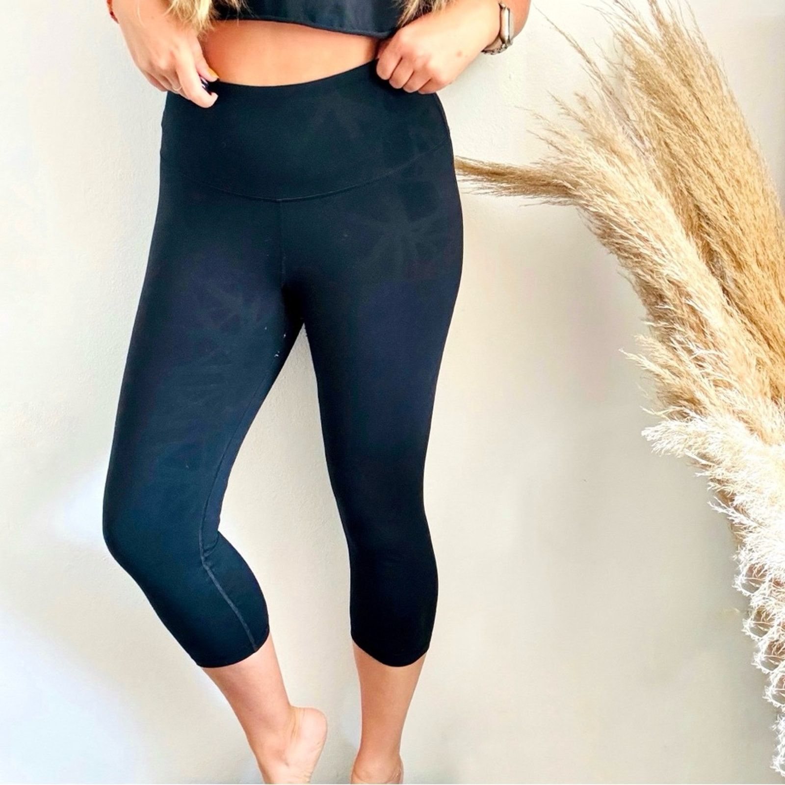 Old Navy OLD NAVY Blue Print $48 High Rise Crop Leggings Capri Gym L Size 32" / US 10 / IT 46 - 3 Thumbnail