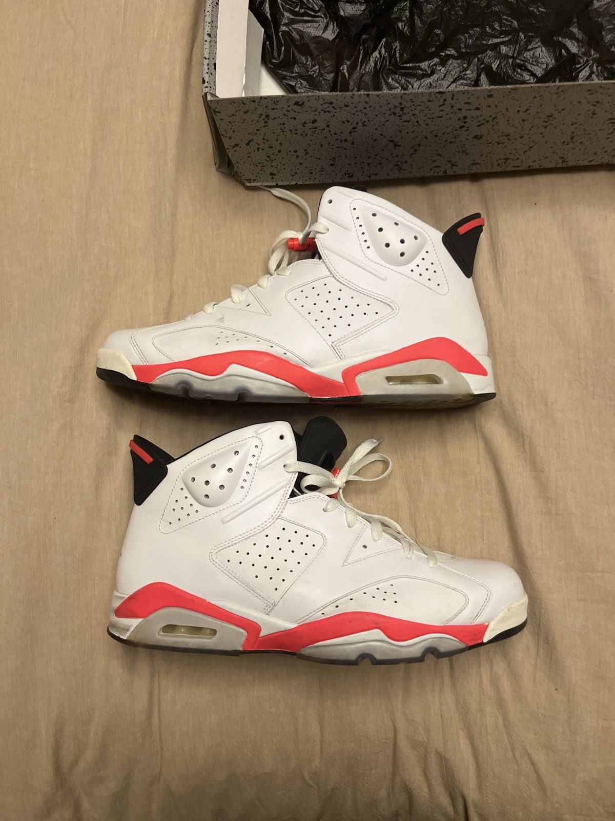 Jordan Brand Air Jordan 6 Retro 'White Infrared' Size US 13 / EU 46 - 2 Thumbnail