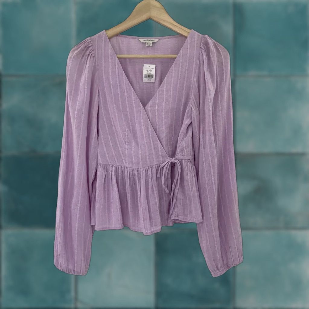 Vintage NWT American Eagle Cropped Lavender Puff Slv V-Neck Faux Wrap Boho Cottage Sz XS Blouse Shirt Womens Puff Sleeve Tie Front Solid Cotton Blend Viscose Size XS / US 0-2 / IT 36-38 - 1 Thumbnail