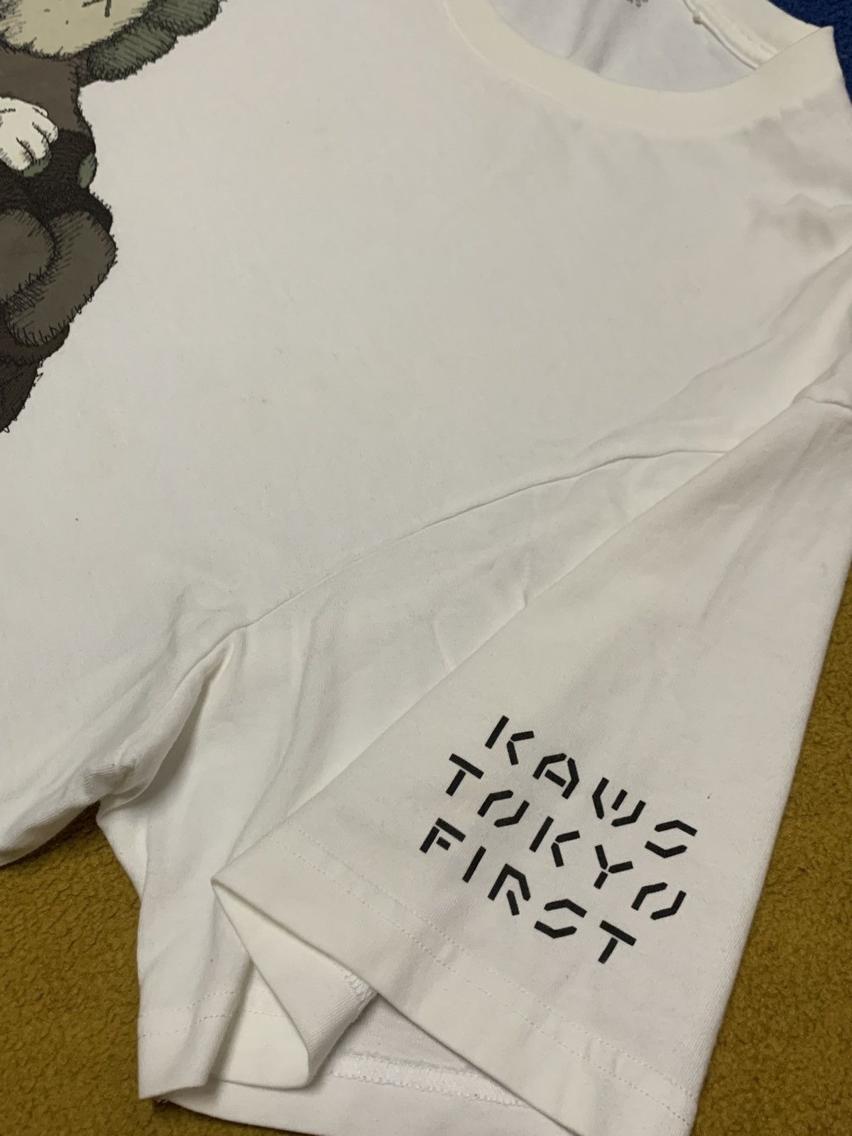 Japanese Brand UT x Kaws Tokyo First Japan Edition T-shirt Size US XXL / EU 58 / 5 - 3 Thumbnail