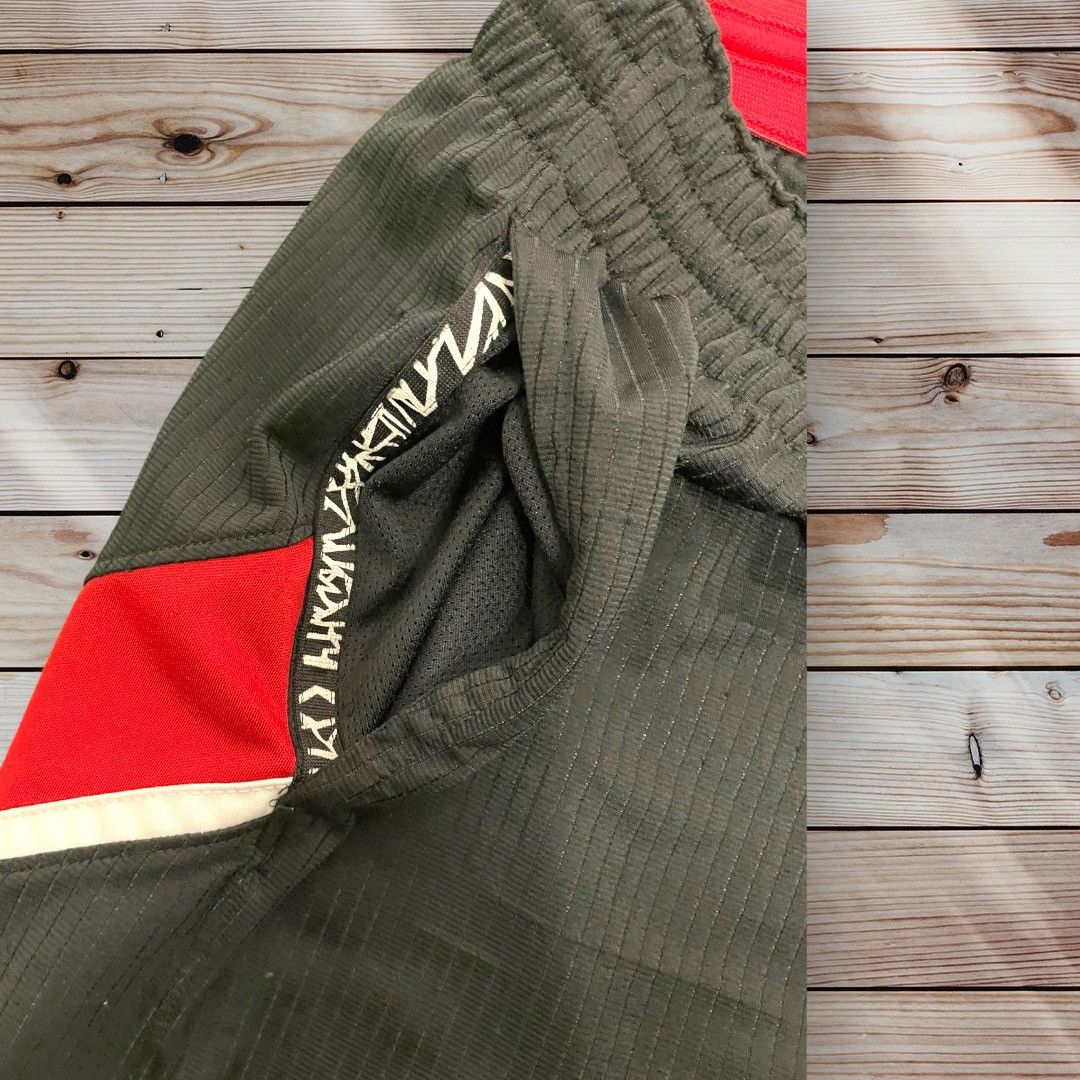 Nike × Vintage Vintage Nike Bred Basketball Shorts L Size US 34 / EU 50 - 4 Thumbnail