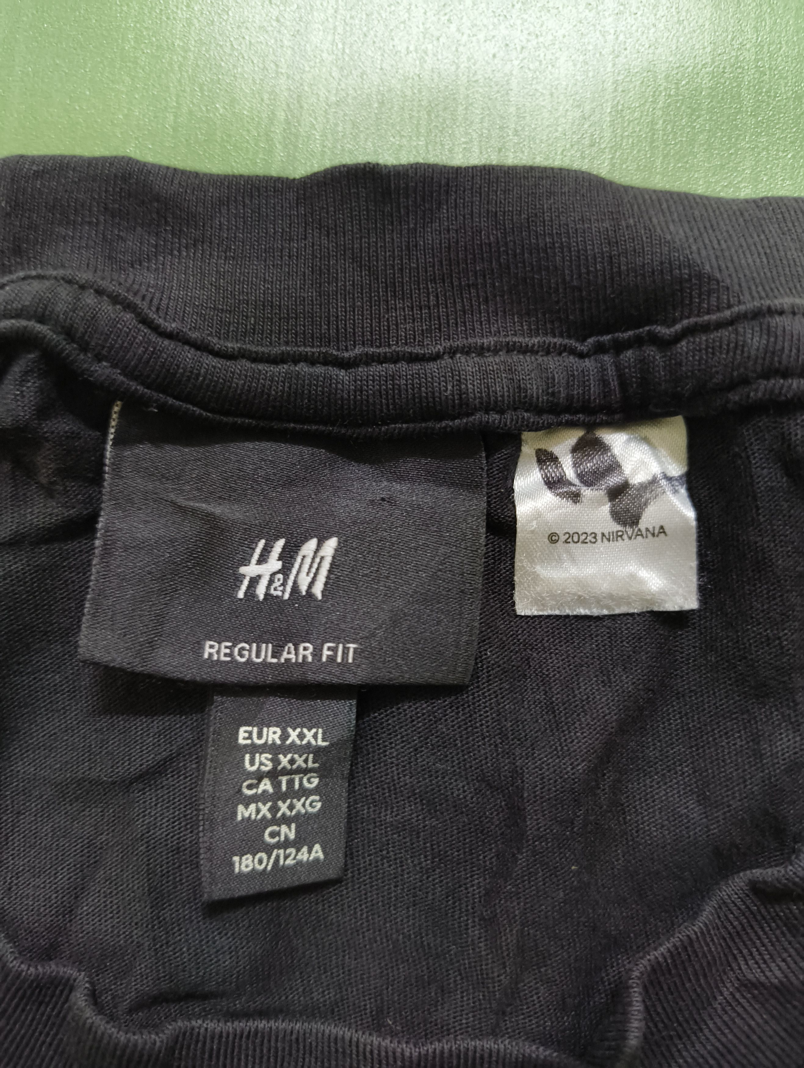 Band Tees × H&M H&M X NIRVANA BAND SMILEY TM TSHIRT Size US XXL / EU 58 / 5 - 6 Thumbnail