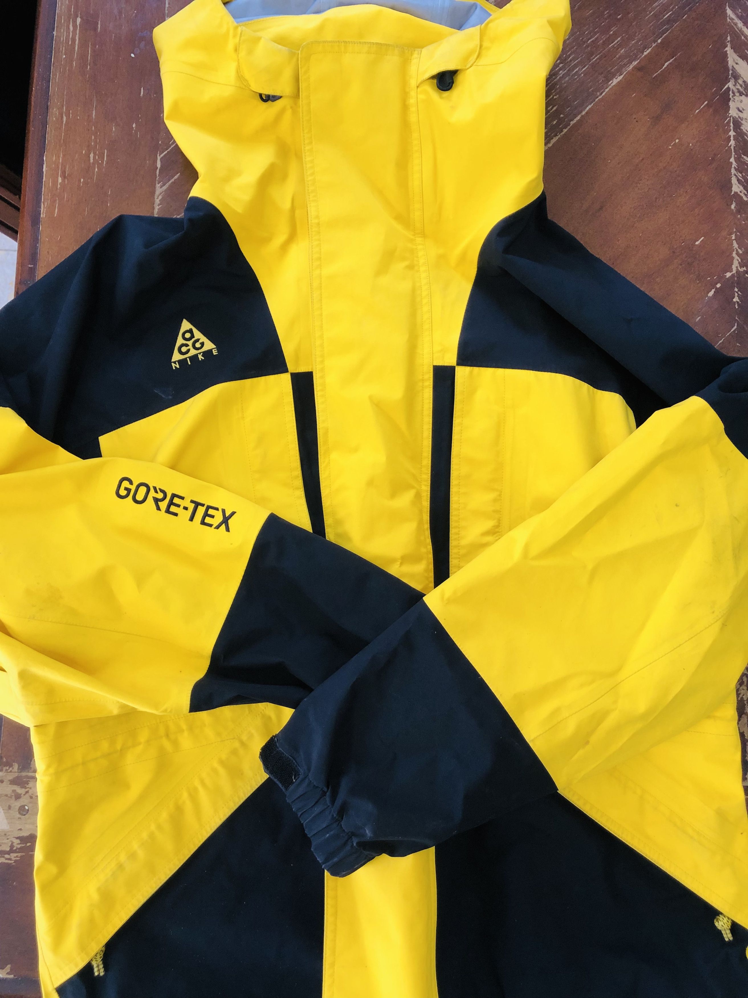 Nike ACG Nike ACG GoreTex Jacket Yellow and Black Size US M / EU 48-50 / 2 - 2 Thumbnail