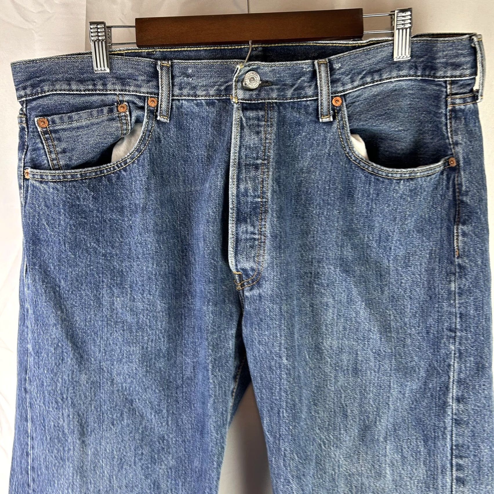 Levi's Levi's 501 Jeans Mens 38x33 Blue Button Fly Straight Leg Denim Regular Fit 100% Cotton Vintage? No (Levi's 501) } Size US 38 / EU 54 - 2 Thumbnail