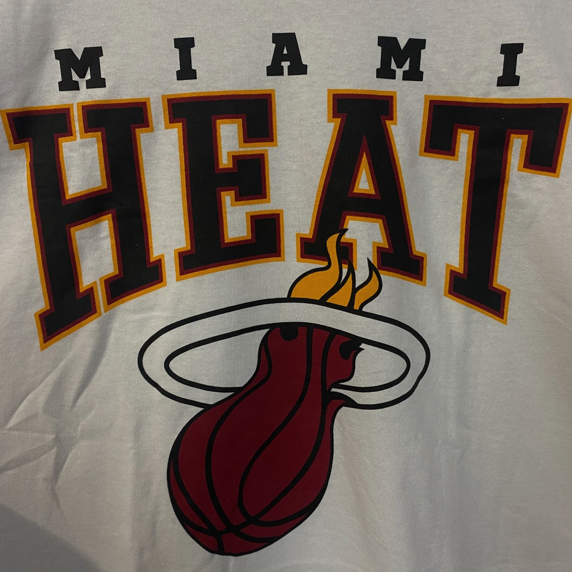 NBA Miami Heat NBA Basketball Flaming Ball Logo T-shirt Size 4 Size US XXL / EU 58 / 5 - 2 Thumbnail