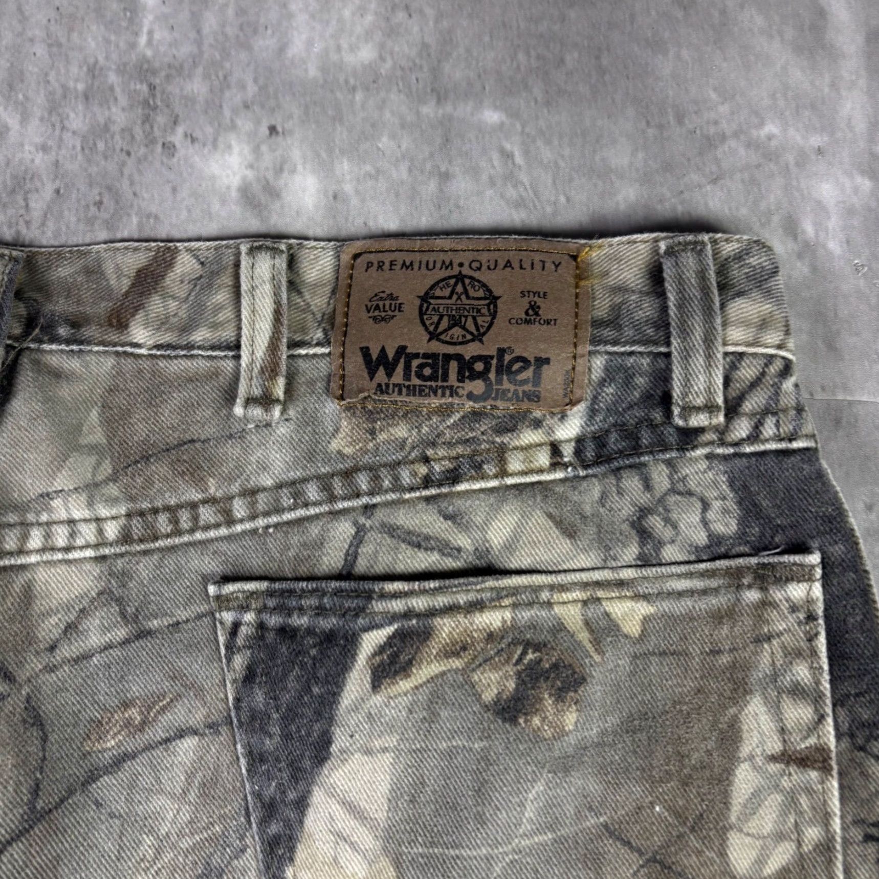 Wrangler Wrangler Authentic Jeans Camo Realtree Hardwoods Pants Men 36x30 Brown Denim 5-Pocket Distressed Size US 36 / EU 52 - 8 Thumbnail
