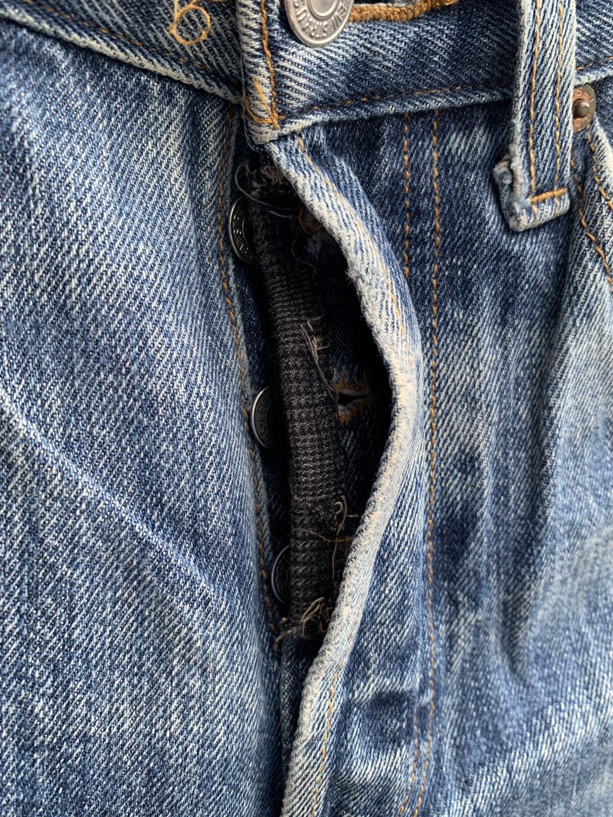 Levi's VINTAGE LEVIS 501 JEANS Size US 32 / EU 48 - 6 Thumbnail