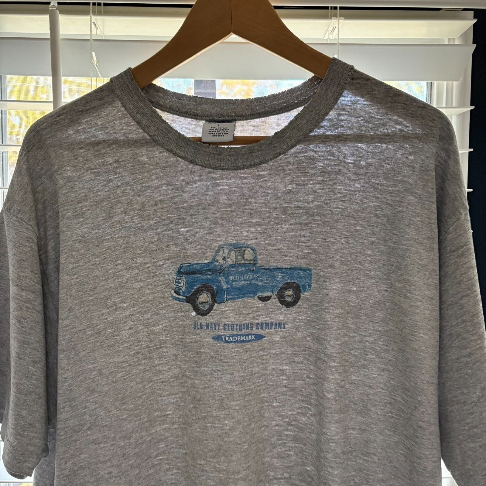 Old Navy × Vintage Vintage Old Navy T-Shirt Men's Size L Distressed Thrashed Size US L / EU 52-54 / 3 - 1 Thumbnail