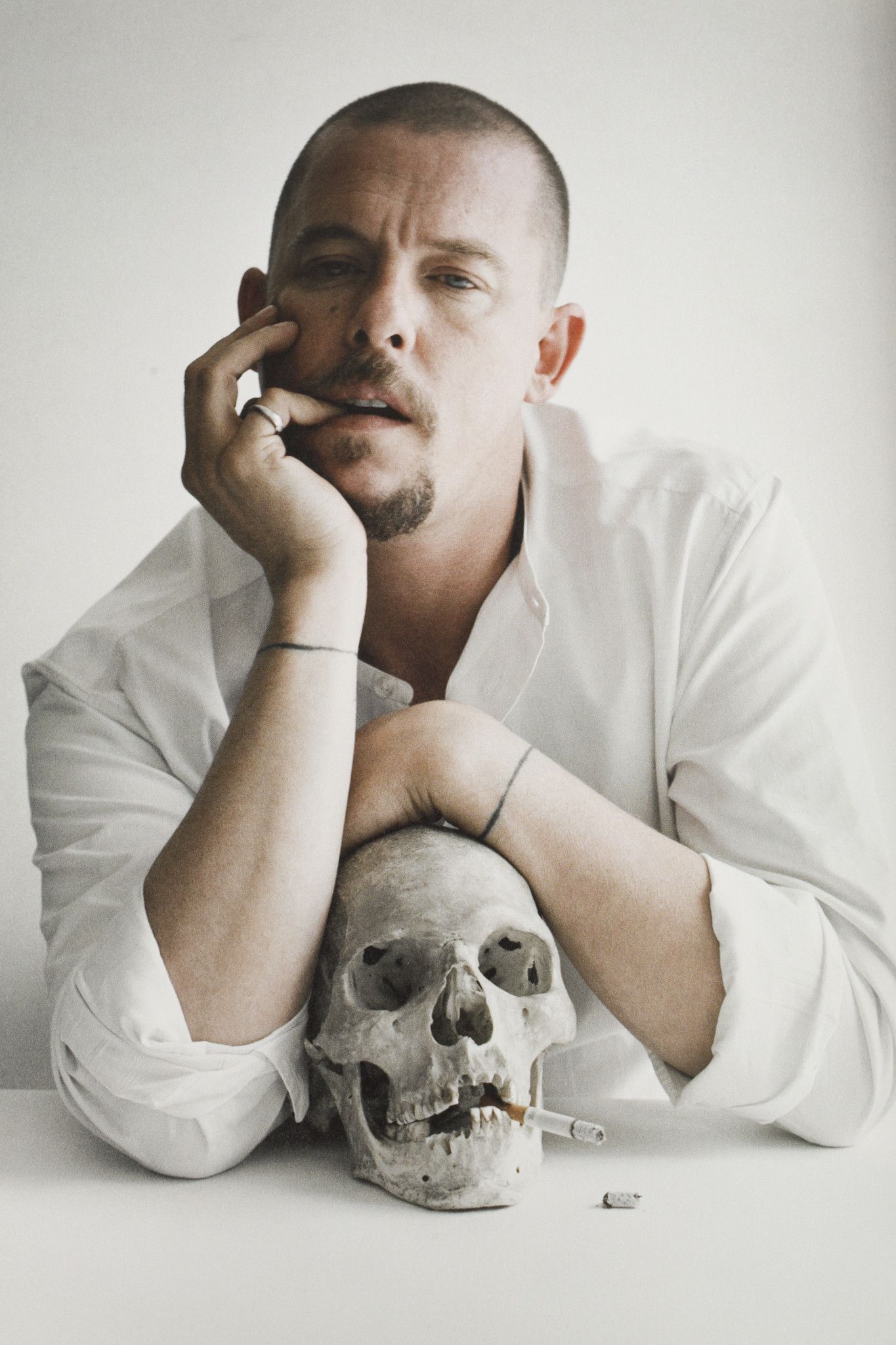Alexander McQueen Alexander McQueen: Savage Beauty Hologram Hardcover Book Size ONE SIZE - 10 Thumbnail