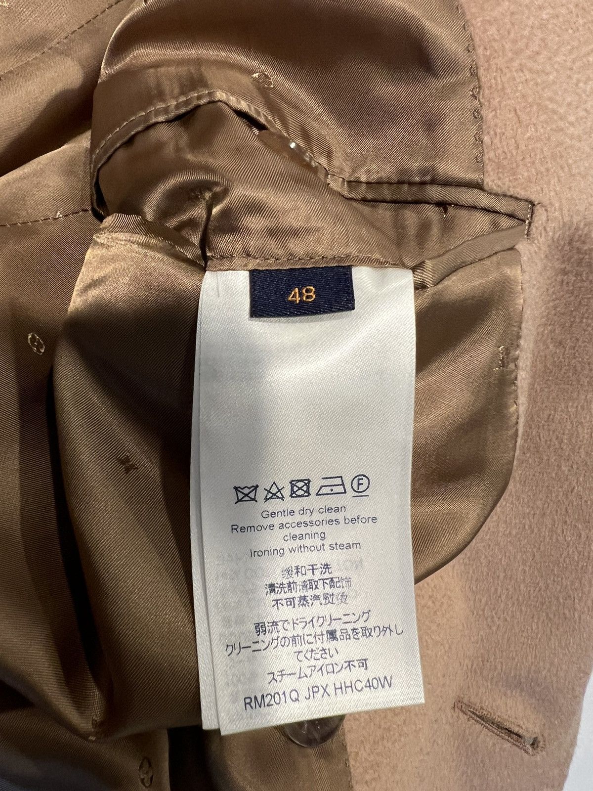 Louis Vuitton Louis Vuitton men’s camel overcoat. 48/M. $5100 Size US M / EU 48-50 / 2 - 18 Thumbnail