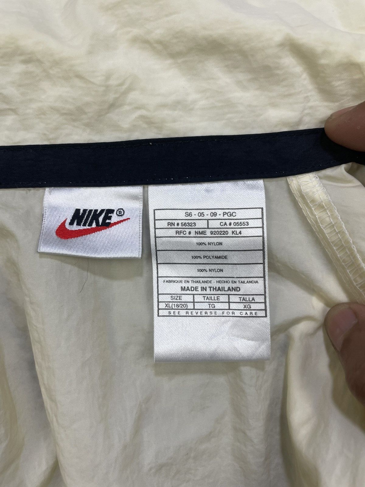 Nike Vtg 90s Nike Big Swoosh Nylon Windbreaker Jacket Size US XL / EU 56 / 4 - 15 Thumbnail