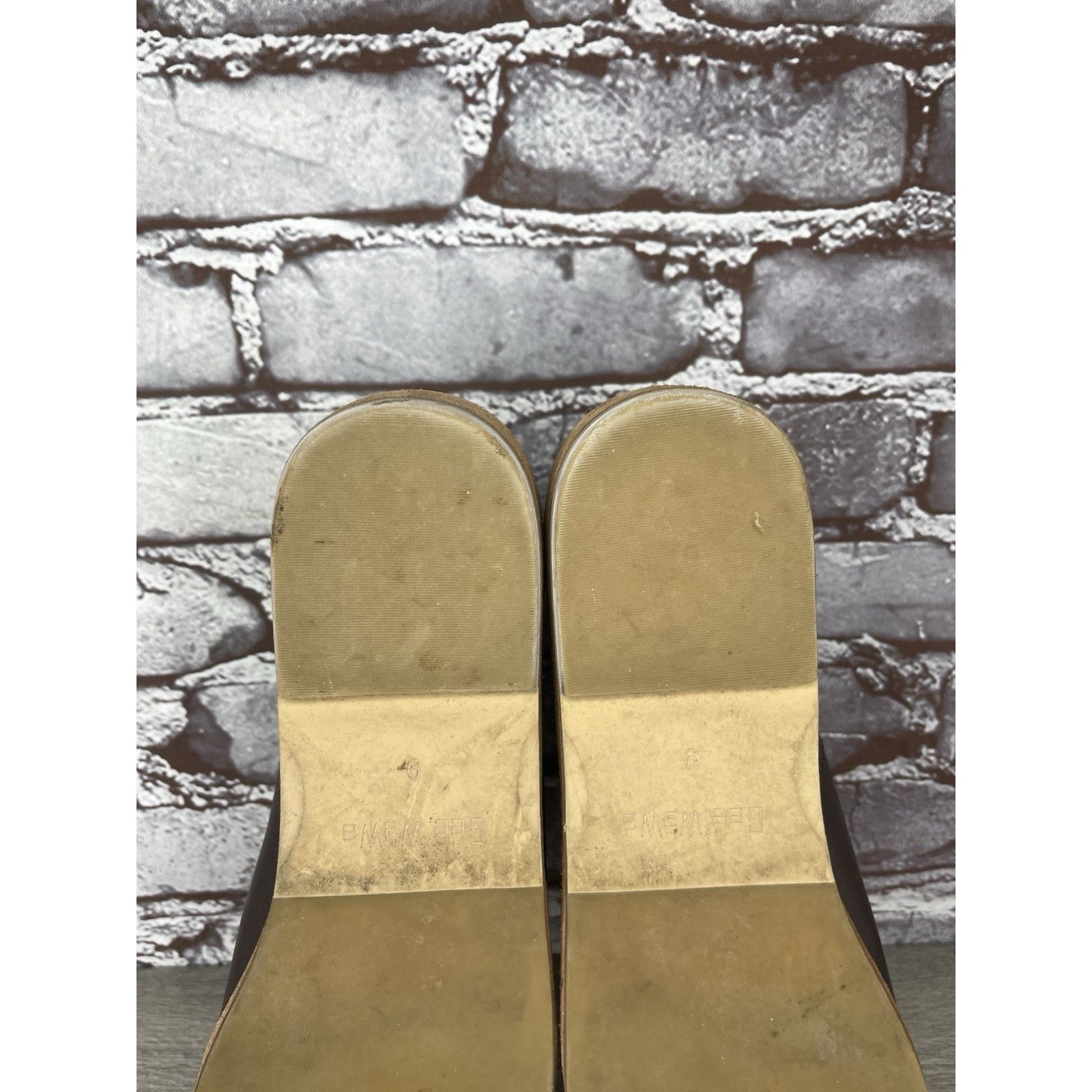 Anthropologie Anthropologie GeeWawa Taupe Leather Side Zip Flat Sandals Wo Size US 9 / IT 39 - 10 Thumbnail