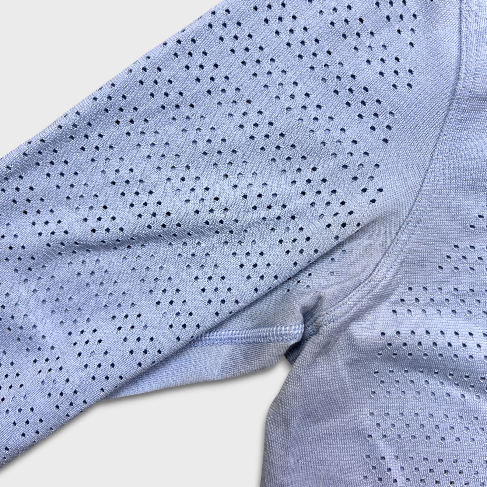 Lululemon Lululemon Breeze By Long Sleeve Shirt Athletic Lightweight Size S / US 4 / IT 40 - 4 Thumbnail