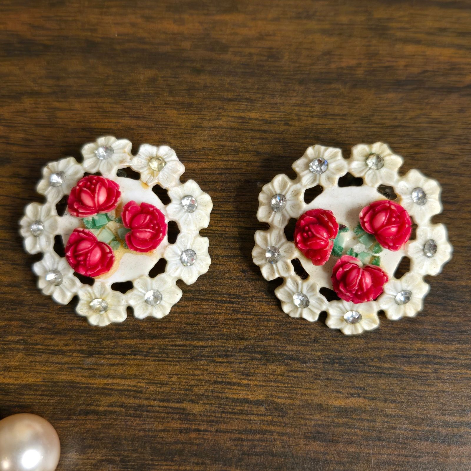 Vintage Vintage Richelieu Pearl Earrings & Floral Rose Clip-On Lot Size ONE SIZE - 4 Thumbnail