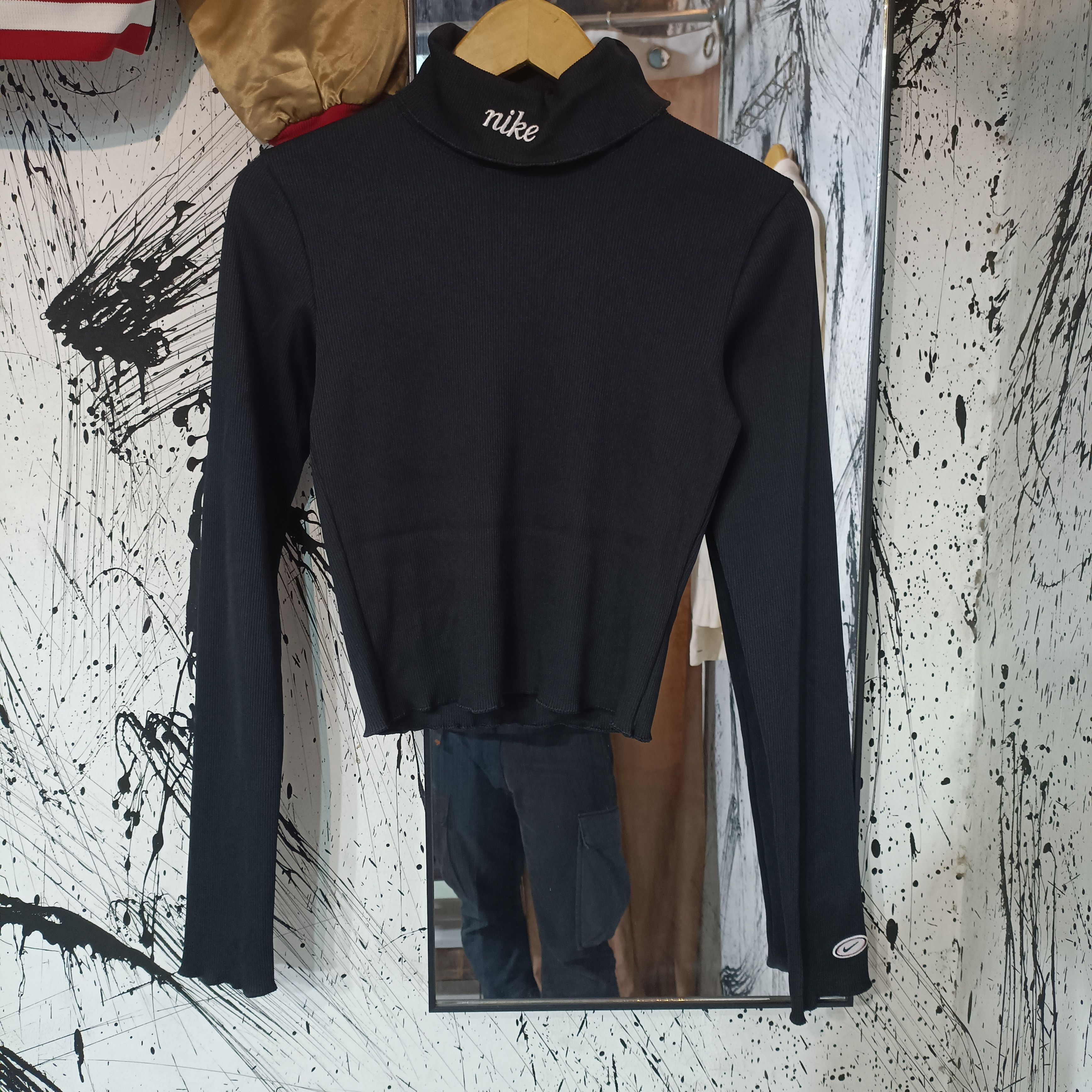 Nike Nike Top NSW Turtle neck knit longsleeve Crop Size S / US 4 / IT 40 - 1 Thumbnail