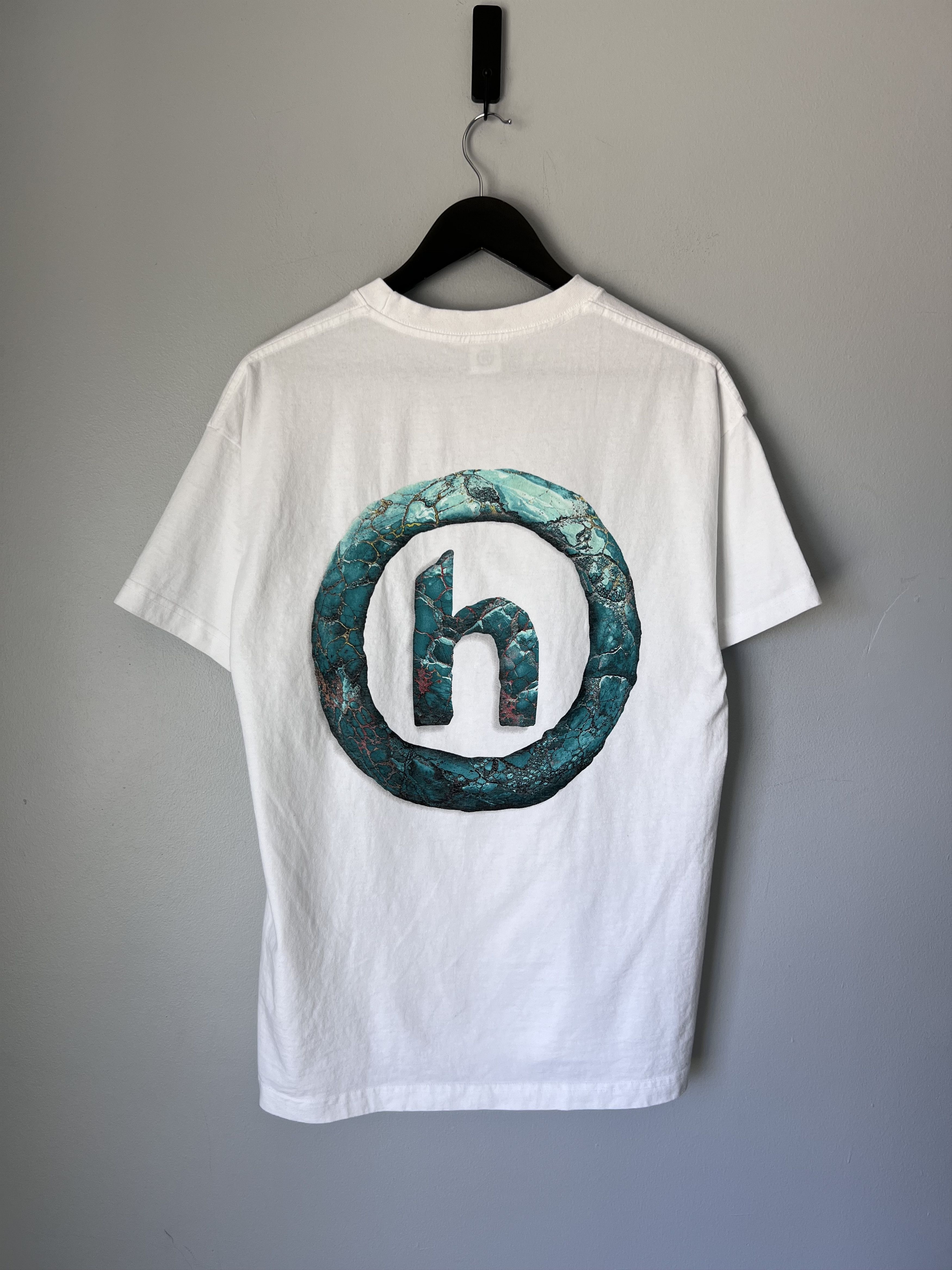HIDDEN Ｔシャツ HIDDEN Hidden NY x Feid White FERXXO Logo T-Shirt | Grailed