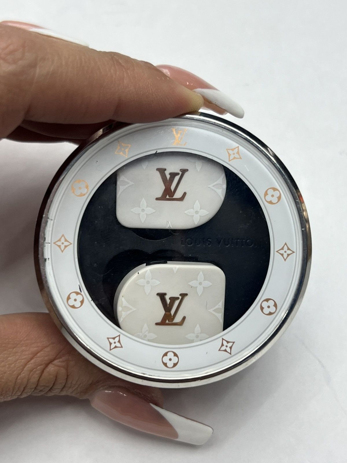 Louis Vuitton Louis Vuitton Earphones Size ONE SIZE - 1 Thumbnail