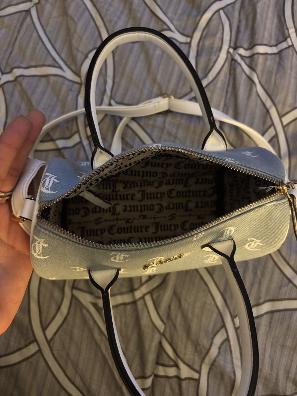 Juicy Couture Stylish Blue and White Handbag Size ONE SIZE - 4 Thumbnail