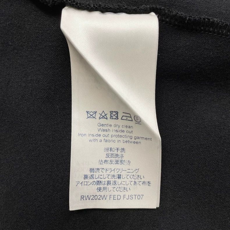 Louis Vuitton Louis Vuitton Black and gold round logo sweatshirt 2503-Nex Size US M / EU 48-50 / 2 - 5 Thumbnail