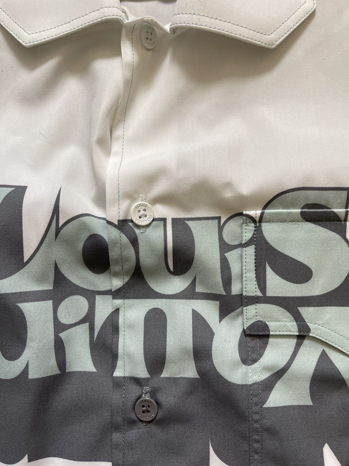 Louis Vuitton Louis Vuitton Graphic Collared Short Sleeved Shirt Sz. M Size US M / EU 48-50 / 2 - 11 Thumbnail