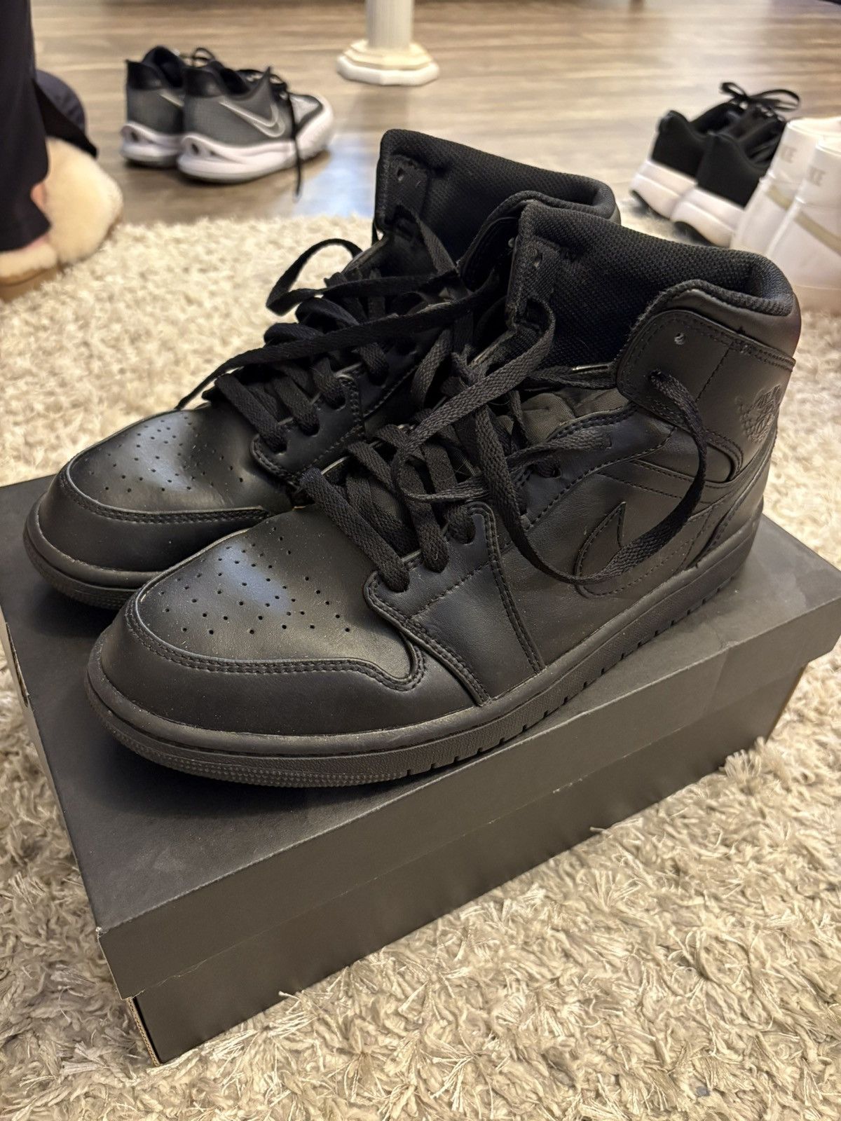 Jordan Brand Air Jordan 1 Mid Size US 11 / EU 44 - 2 Thumbnail