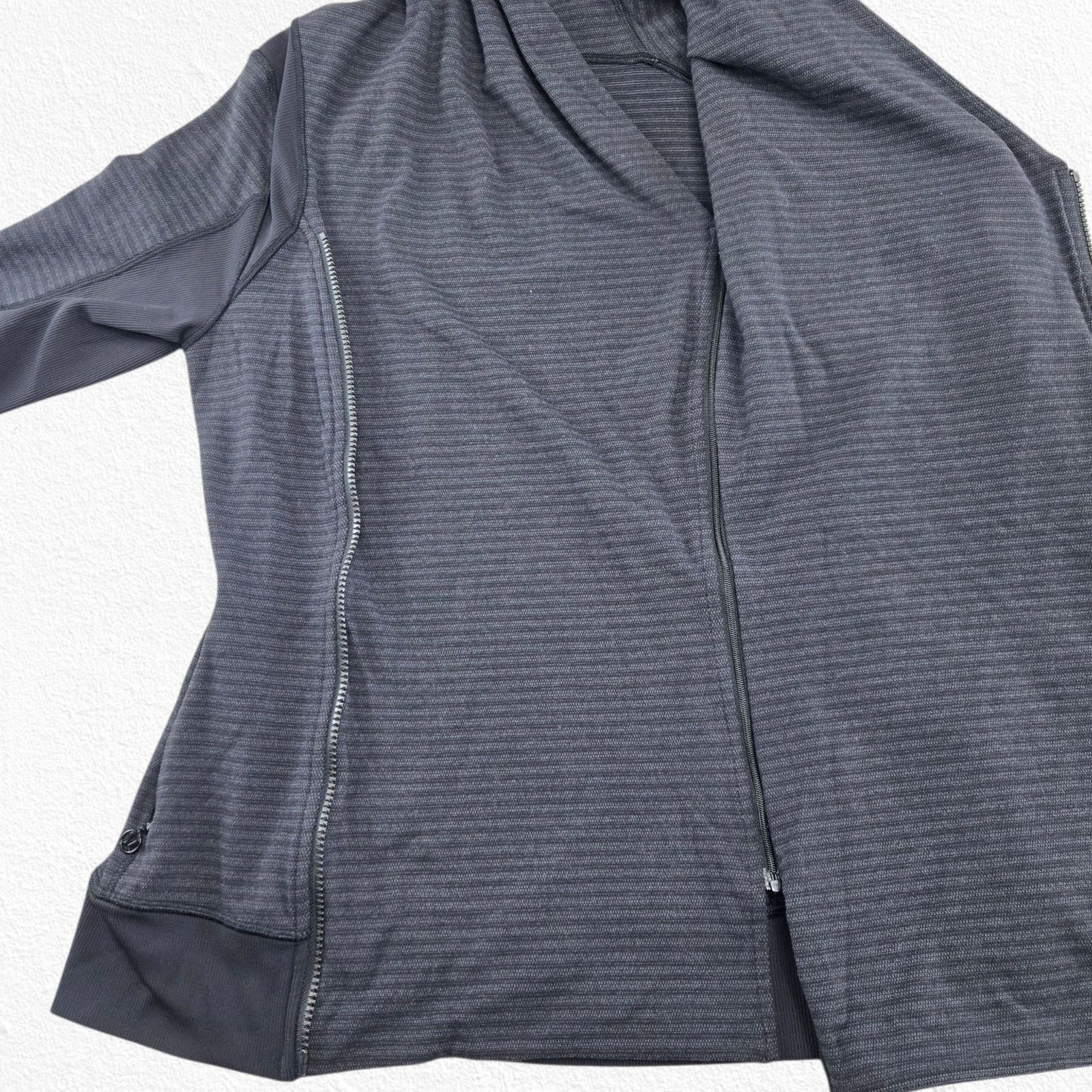 Lululemon Lululemon Gray Microstripe Scuba Funnel Neck Jacket Size 6 Size M / US 6-8 / IT 42-44 - 6 Thumbnail