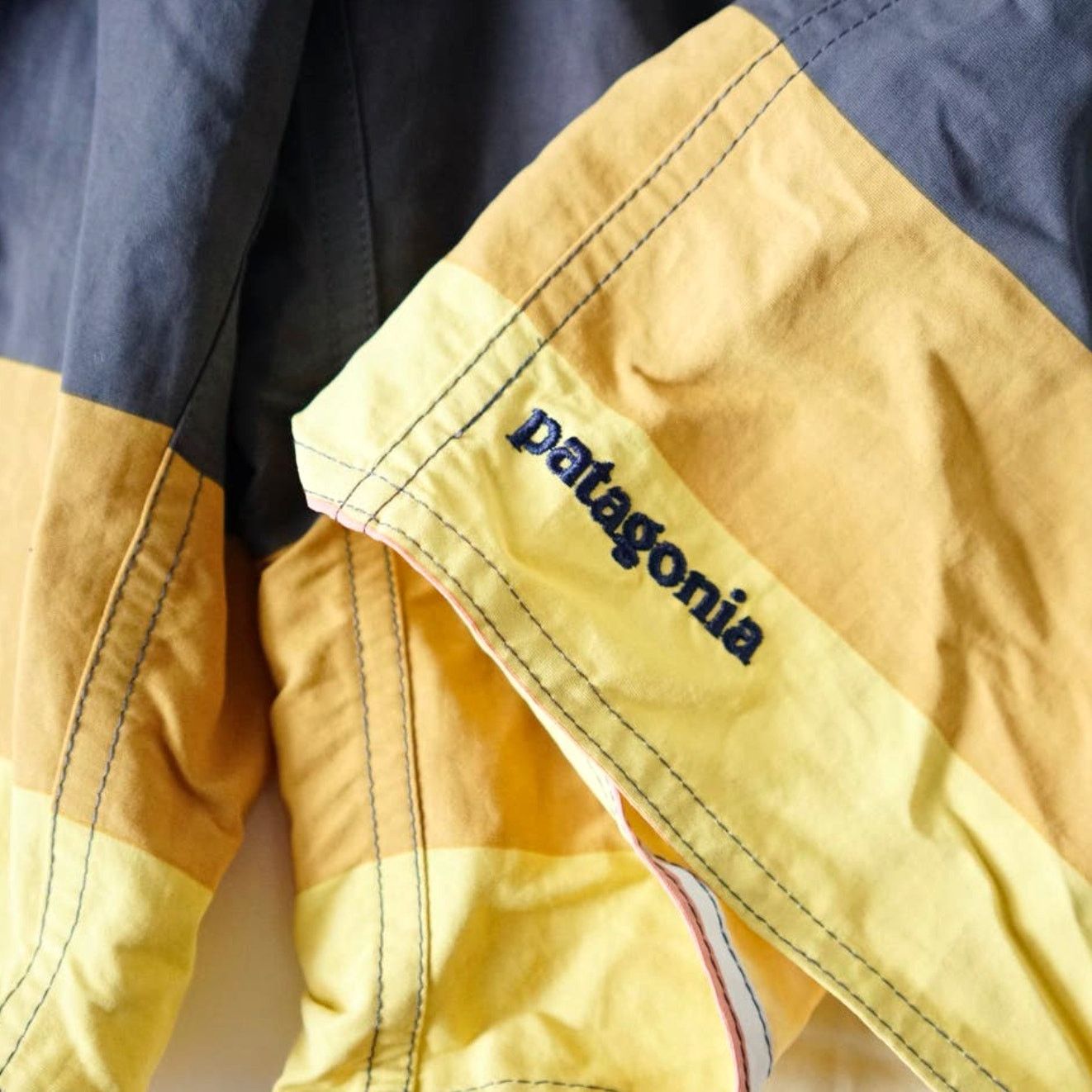 Patagonia Patagonia Wavefarer Board Shorts Youth 18 Size US 29 - 4 Thumbnail