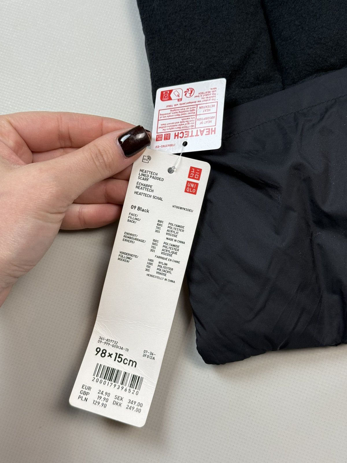 Uniqlo BNWT! Uniqlo Heattech Lined Padded Scarf Size 98X15 Cm Black Size ONE SIZE - 4 Thumbnail
