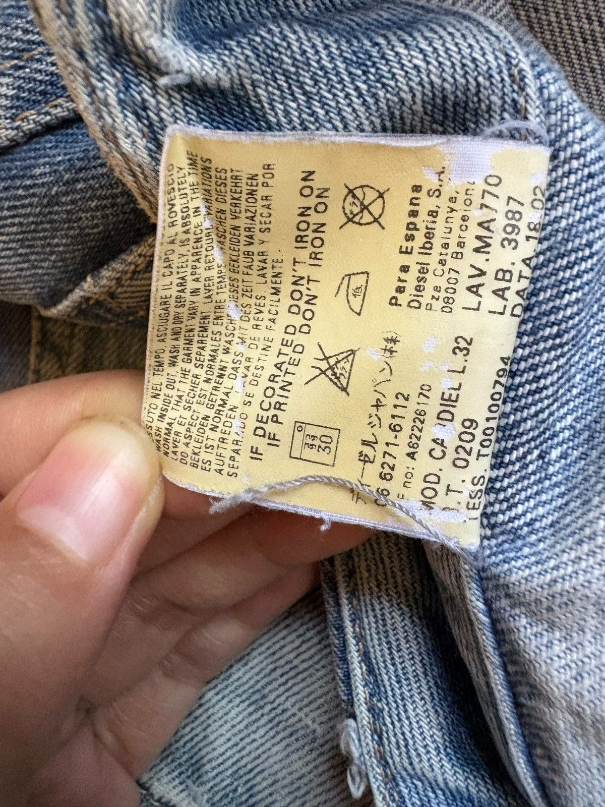 Diesel Vintage Diesel Faded Wash Distressed Bootcut Jeans Size US 26 / EU 42 - 12 Thumbnail