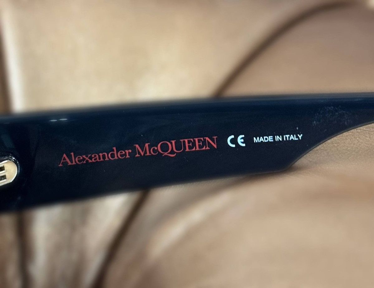 Alexander McQueen Alexander McQueen Red Graffiti Logo Sunglasses AM0330S 002 Size ONE SIZE - 7 Thumbnail
