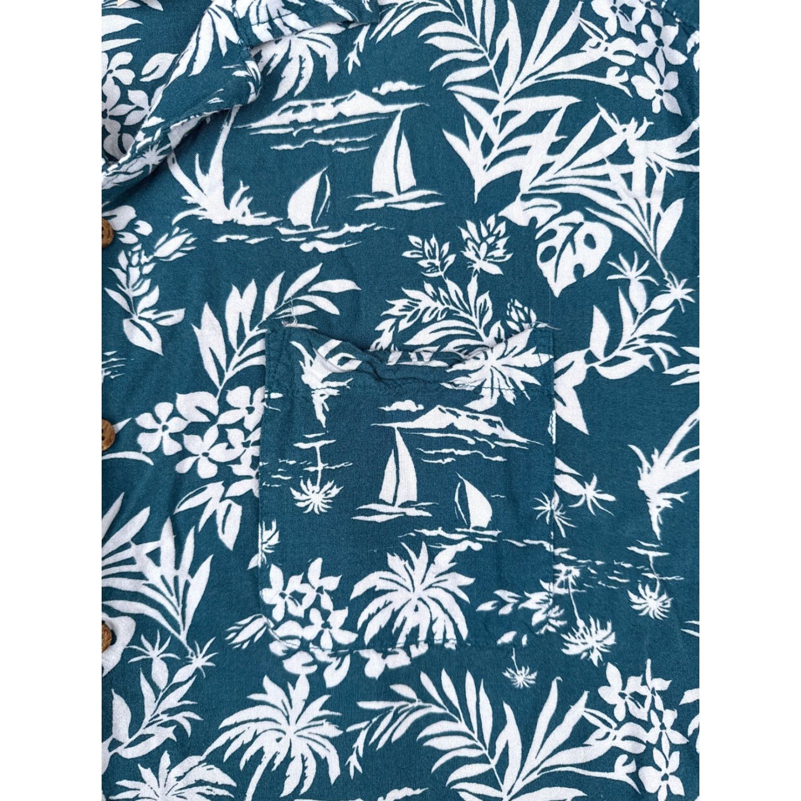 Vintage St. John's Bay Men's Shirt XL Blue Floral Palm Sailboat Hawaiian 100% Rayon Button-Up Short Sleeve Size US XL / EU 56 / 4 - 6 Thumbnail