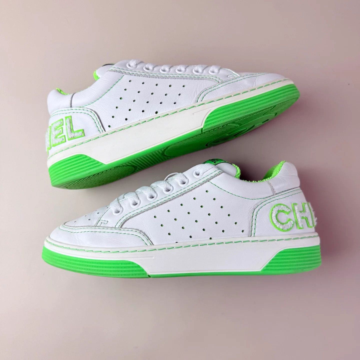 Chanel CHANEL white green logo lace-up sneakers 95 new Size US 5.5 / IT 35.5 - 5 Thumbnail