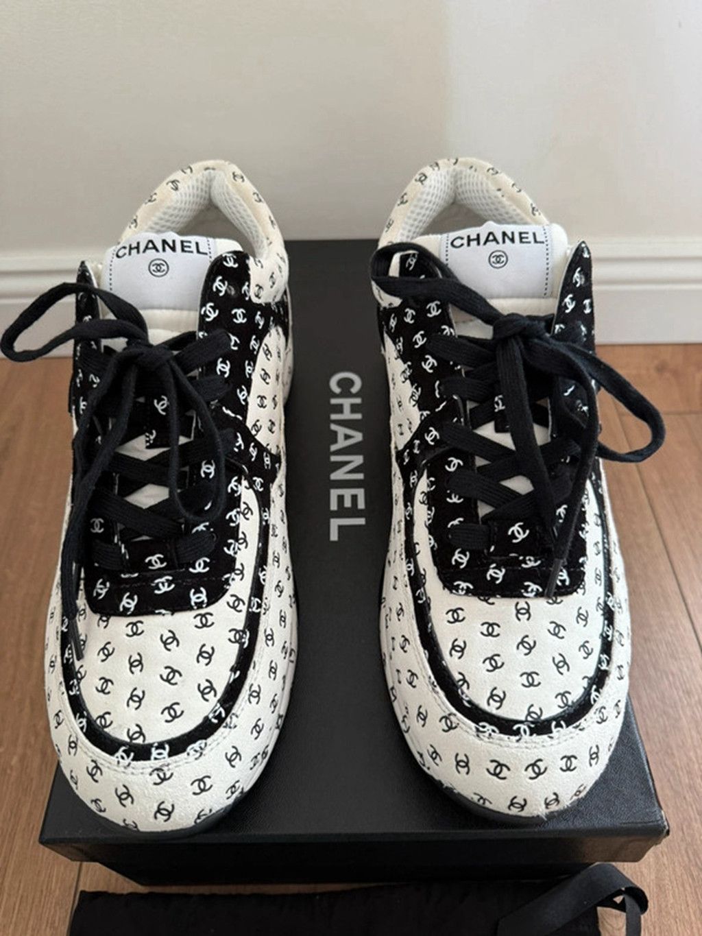 【シンプルがカッコいい♪】CHANEL スニーカー Chanel Mens Chanel trainers size EU 44/ US 11 | Grailed