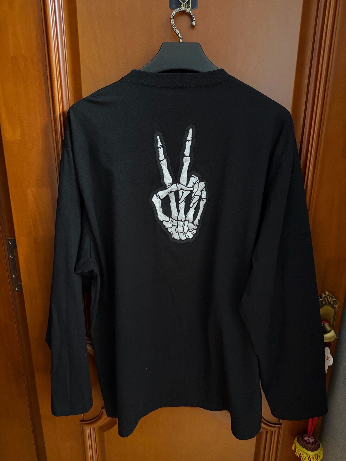 Balenciaga balenciaga black long sleeve skull t-shirt Size US M / EU 48-50 / 2 - 2 Thumbnail