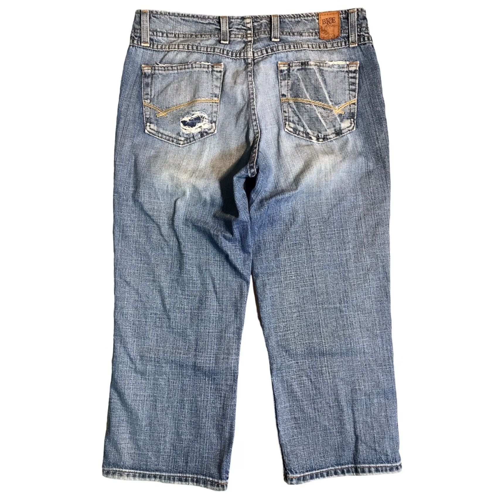 Vintage BKE Denim Crop Jeans Light Wash Distressed 30 X 22 Womens Capris Cotton Spandex Nickel Buckle Bke Mid Rise 9in 5-Pocket Blue Jeans Capris Womens Size 30" / US 8 / IT 44 - 2 Thumbnail