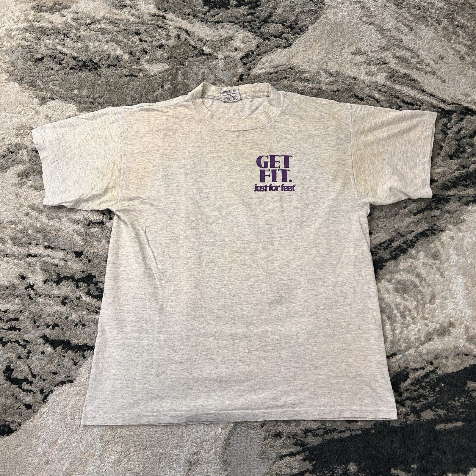 Gildan Vintage 90s Just For Feet We Fit The World Graphic T-Shirt Size US L / EU 52-54 / 3 - 4 Thumbnail