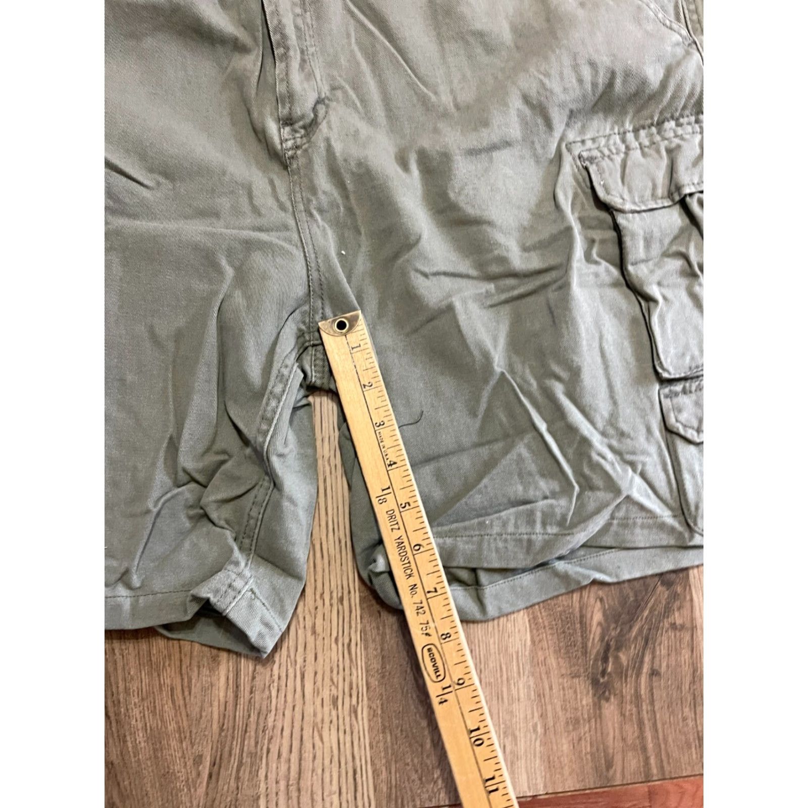 MILLY Old Mill Men’s Cargo Shorts, 42, Green, Relaxed Fit, Multi Pockets, Cargo Short, Vintage? No. Size US 42 / EU 58 - 6 Thumbnail