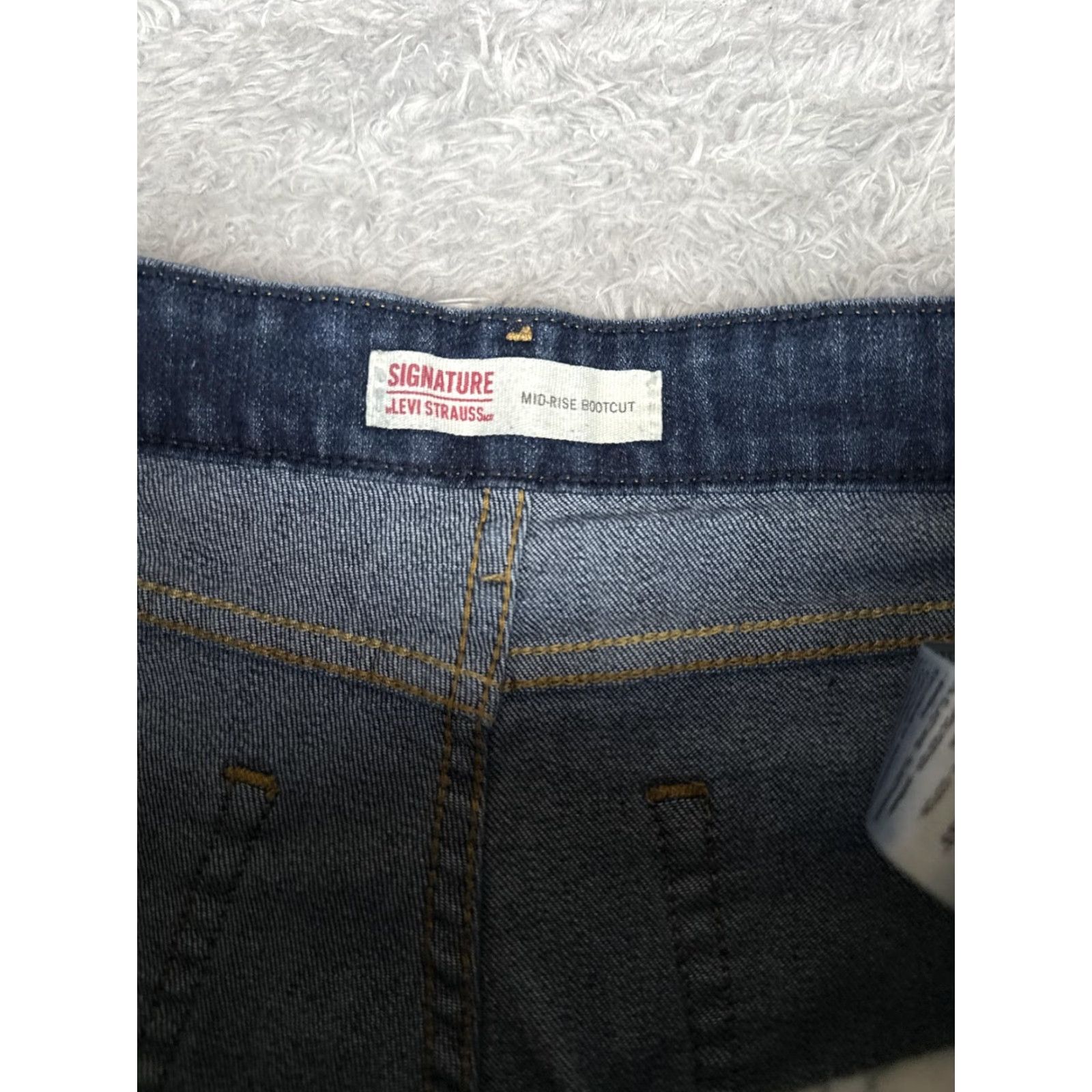 Vintage Signature Levi Strauss Bootcut Jeans Womens 6 Blue Wash Mid Rise Stretch 28x32 Size 28" / US 6 / IT 42 - 6 Thumbnail
