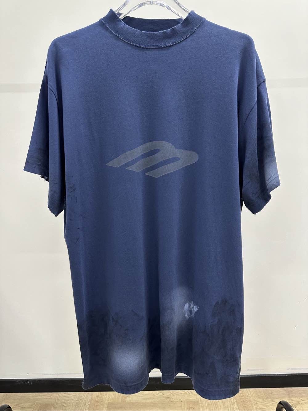 Balenciaga Balenciaga Distressed Logo T-Shirt Size L Size US L / EU 52-54 / 3 - 1 Thumbnail
