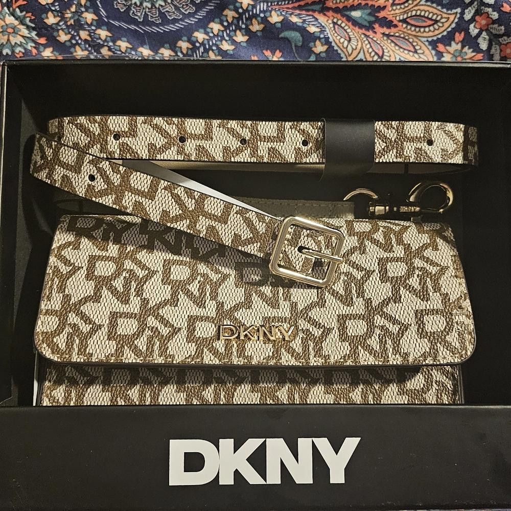 DKNY DKNY White & Tan Mono Clutch Brand New Gift Box Xmas Present Size ONE SIZE - 2 Thumbnail