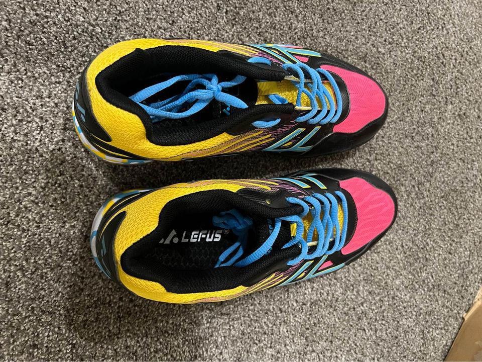 Designer Unisez Athletic Shoe Size US 10 / IT 40 - 2 Thumbnail