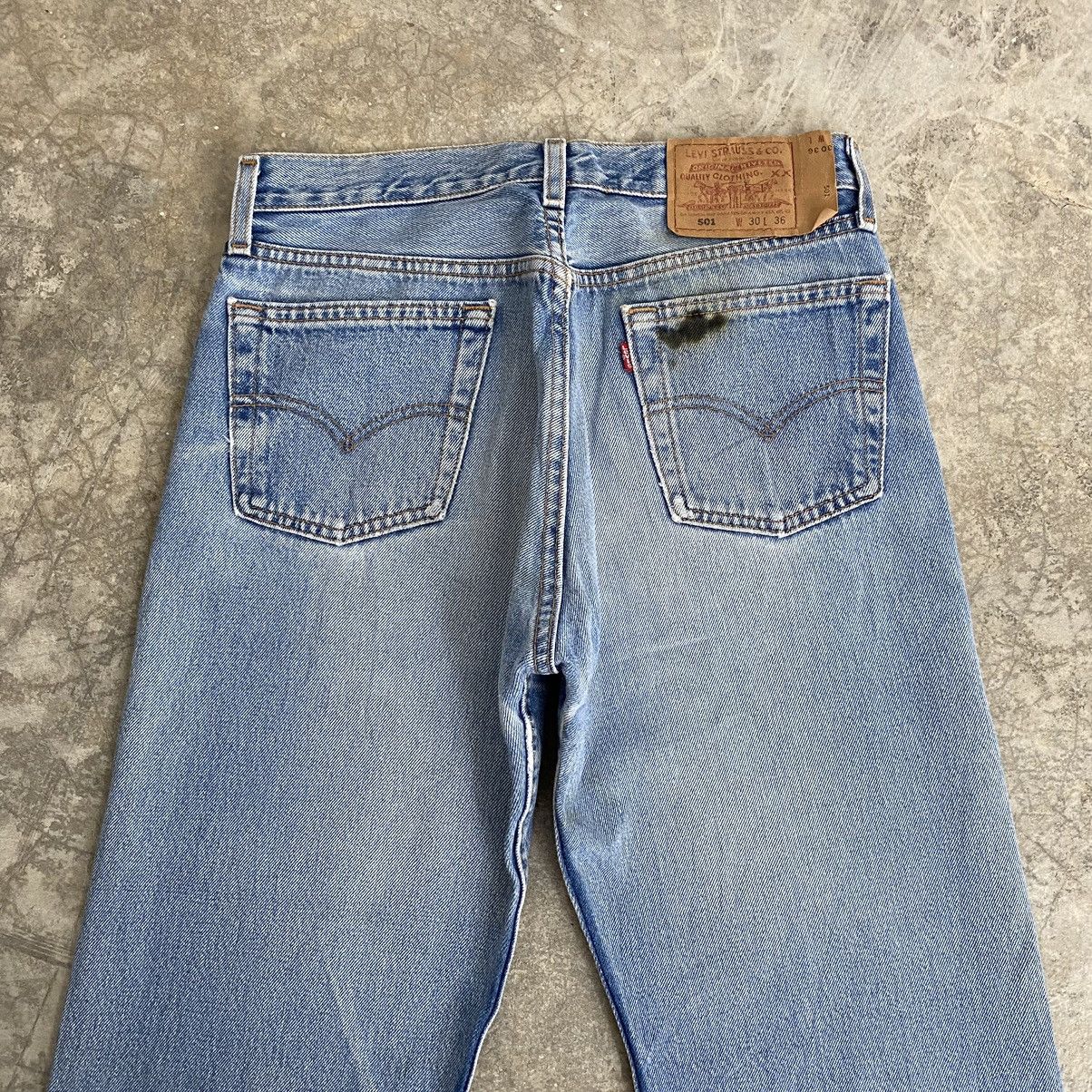Levi's Size 29x36 Vintage 1997 Levis 501 Faded Blue Denim Jeans Size US 29 - 21 Thumbnail