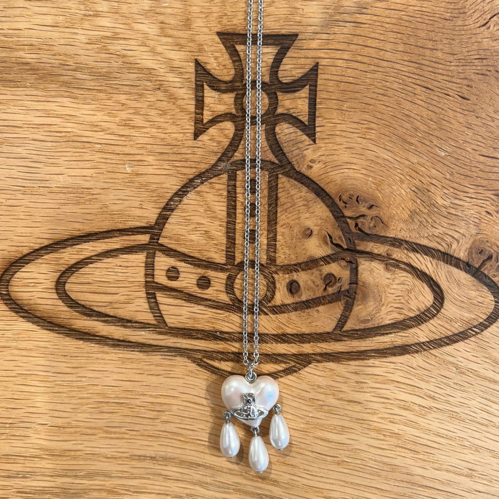Vivienne Westwood o1f1d3z0525 Size: OS / Heryl Pendant Necklace Silver/White Size ONE SIZE - 1 Preview