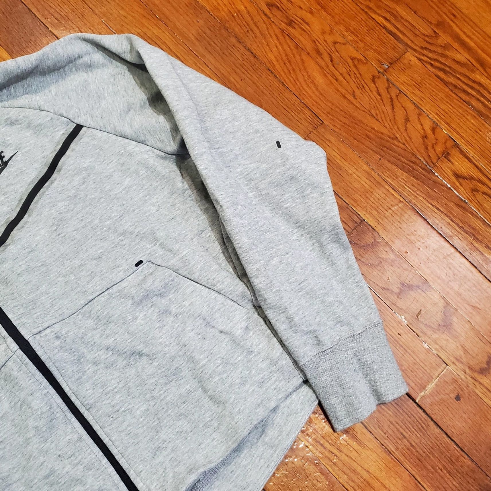 Nike VINTAGE Nike Tech Fleece Hoodie Womens Medium Gray Windrunner Full Zip CW4298-063 Size M / US 6-8 / IT 42-44 - 3 Thumbnail