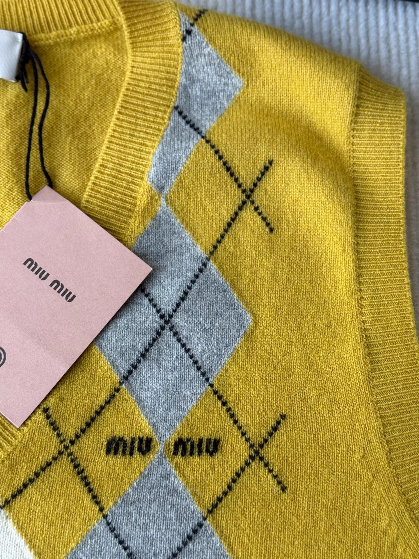 Miu Miu MIU MIU 25 Mustard Yellow Diamond Knit Vest 44 Size XS / US 0-2 / IT 36-38 - 3 Thumbnail